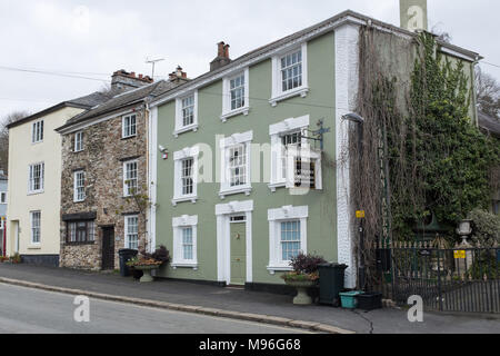 Adrian Ager antiquariato, caminetto e arredi in negozio le antiche città stannary di Ashburton nel Parco Nazionale di Dartmoor Foto Stock