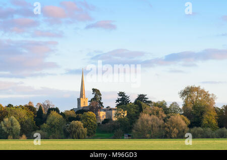 St Giles chiesa in Bredon come visto da vicino Twyning Foto Stock