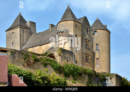 Castello di Salignac-Eyvigues, un comune nel dipartimento di Dordogna in Nouvelle-Aquitaine nella parte sud-ovest della Francia. Foto Stock