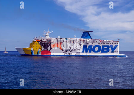 Moby Lines Moby Vincent inverte il senso di rotazione al di fuori del porto di Bastia Corsica Francia Europa Foto Stock
