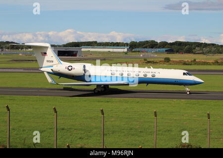 01-0028, un Gulfstream C-37A azionati dalla United States Air Force, presso l'Aeroporto di Prestwick in Ayrshire. Foto Stock