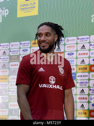 Nannin, Nannin, Cina. 23 Mar, 2018. Nanning, Cina-22 Marzo 2018: Pullman di Welsh football team Ryan vedi figg. *** e il calciatore Ashley Williams partecipare ad una conferenza stampa prima del 2018 Cina Cup International campionato di calcio in Nanning, a sud-ovest della Cina di Guangxi, marzo 21st, 2018. Credito: SIPA Asia/ZUMA filo/Alamy Live News Foto Stock