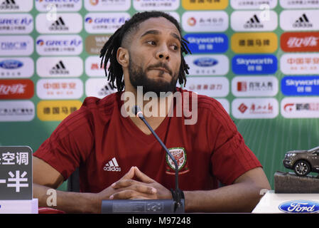 Nannin, Nannin, Cina. 23 Mar, 2018. Nanning, Cina-22 Marzo 2018: Pullman di Welsh football team Ryan vedi figg. *** e il calciatore Ashley Williams partecipare ad una conferenza stampa prima del 2018 Cina Cup International campionato di calcio in Nanning, a sud-ovest della Cina di Guangxi, marzo 21st, 2018. Credito: SIPA Asia/ZUMA filo/Alamy Live News Foto Stock