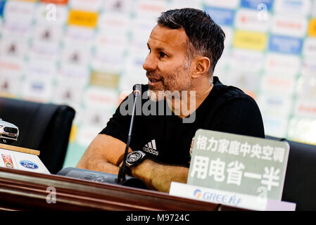 Nannin, Nannin, Cina. 23 Mar, 2018. Nanning, Cina-22 Marzo 2018: Pullman di Welsh football team Ryan vedi figg. *** e il calciatore Ashley Williams partecipare ad una conferenza stampa prima del 2018 Cina Cup International campionato di calcio in Nanning, a sud-ovest della Cina di Guangxi, marzo 21st, 2018. Credito: SIPA Asia/ZUMA filo/Alamy Live News Foto Stock