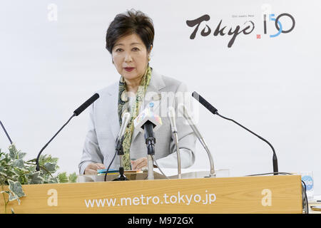 Tokyo, Giappone. 23 Mar, 2018. Il Governatore di Tokyo Yuriko Koike parla durante la sua regolare conferenza stampa presso il Governo Metropolitano di Tokyo edificio su Marzo 23, 2018, Tokyo, Giappone. Koike ha parlato di Tokyo 2020 Progetto medaglia che incoraggia le persone a donare i loro vecchi cellulari e altri piccoli elettrodomestici per rendere le medaglie necessarie per il Tokyo 2020 Giochi Olimpici e Paraolimpici. La campagna di riciclo avviene 26 Marzo - 30 presso il Tokyo Metropolitan Government building. Credito: Rodrigo Reyes Marin/AFLO/Alamy Live News Foto Stock