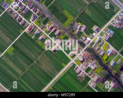 Nanton, Nanton, Cina. 23 Mar, 2018. Nantong, Cina-23rd Marzo 2018: la fotografia aerea del villaggio in Nantong, est cinese della provincia di Jiangsu. Credito: SIPA Asia/ZUMA filo/Alamy Live News Foto Stock