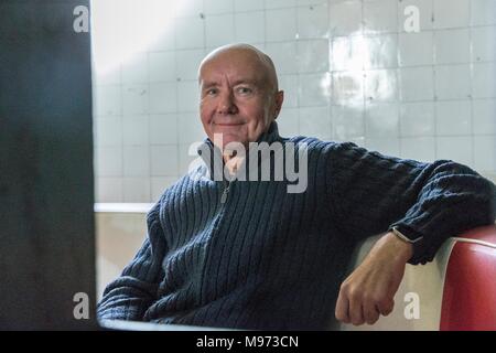 Edinburgh, Regno Unito . 23 marzo, 2018. Trainspotting autore, Irvine Welsh, lancia il suo nuovo libro Dead i pantaloni da uomo presso la fabbrica di biscotti in Edinburgh Credito: ricca di Dyson/Alamy Live News Foto Stock