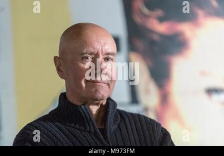 Edinburgh, Regno Unito . 23 marzo, 2018. Trainspotting autore, Irvine Welsh, lancia il suo nuovo libro Dead i pantaloni da uomo presso la fabbrica di biscotti in Edinburgh Credito: ricca di Dyson/Alamy Live News Foto Stock