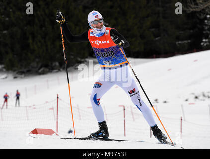 Schonach, Germania. 23 Mar, 2018. 23 marzo 2018, Germania, Schonach: Norvegia Jan Schmid treni per la Coppa del Mondo di Combinata Nordica. Credito: Patrick Seeger/dpa/Alamy Live News Foto Stock