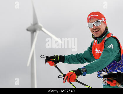 Schonach, Germania. 23 Mar, 2018. 23 marzo 2018, Germania, Schonach: la Germania Fabian Riessle treni per la Coppa del Mondo di Combinata Nordica. Credito: Patrick Seeger/dpa/Alamy Live News Foto Stock