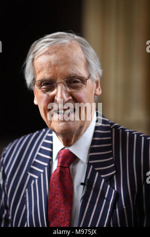 Oxford, Regno Unito. 23 Mar, 2018. Oxford, Regno Unito. 23 marzo, 2018. Nicholas Parsons a Oxford Festival Letterario,Oxford Venerdì, 23 marzo 2018 . Nicholas esegue solo una risata un minuto di un one-man commedia spettacolo presso la Bodleian: Scuola di divinità. Credito: Richard Cave/Alamy Live News Foto Stock