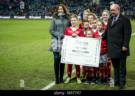 Brøndby, Danimarca. 22 Mar, 2018. Maria, la Principessa Ereditaria di Danimarca, visto a Brøndby Stadion prima il calcio amichevole tra Danimarca e Panama. La fondazione di Maria è stato premiato con la UEFA Fondazione per i bambini donazione. (Photo credit: Gonzales foto - Kim M. Leland). Credito: Gonzales foto/Alamy Live News Foto Stock