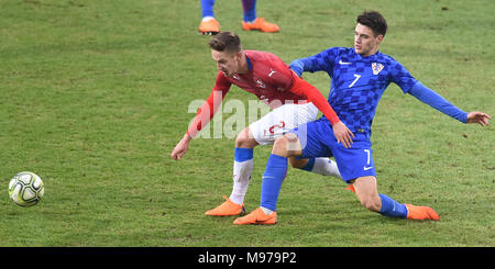 Karvina, Repubblica Ceca. 23 Mar, 2018. L-R Tomas Wiesner (CZE) e Josip Brekalo (CRO) in azione durante la UEFA Europei Under-21 il qualificatore corrispondono, gruppo 1, Repubblica Ceca vs Croazia, a Karvina, Repubblica Ceca, il 23 marzo 2018. Credito: Jaroslav Ozana/CTK foto/Alamy Live News Foto Stock