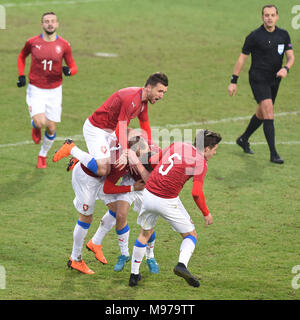 Karvina, Repubblica Ceca. 23 Mar, 2018. Daniel Trubac (CZE) salta e celebra la seconda Repubblica Ceca obiettivo durante la UEFA Europei Under-21 il qualificatore corrispondono, gruppo 1, Repubblica Ceca vs Croazia, a Karvina, Repubblica Ceca, il 23 marzo 2018. Credito: Jaroslav Ozana/CTK foto/Alamy Live News Foto Stock