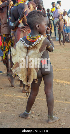 Giovani Hamer Tribe boy fotografato in Omo River Valley, Etiopia, Africa Foto Stock