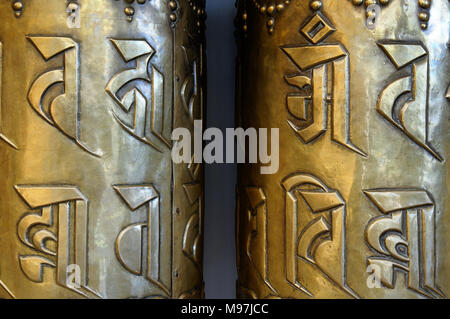 Una delle più importanti chiese per il Tibet, Kalaczakra templi in Dharamsala, la preghiera buddista ruota, McLeod Ganj, India Foto Stock