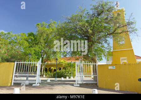 Verniciato giallo faro in Kraledijk, Bonaire, Antille olandesi, il Mare dei Caraibi, costruire nel 1932 Foto Stock