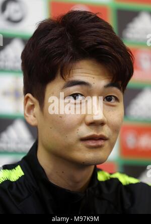 Corea del Sud, Ki Sung-yueng durante la conferenza stampa al Windsor Park di Belfast. Foto Stock