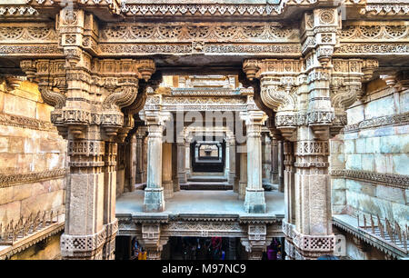 Adalaj o Rudabai Stepwell Adalaj nel villaggio vicino a Ahmedabad - Gujarat, stato dell India Foto Stock