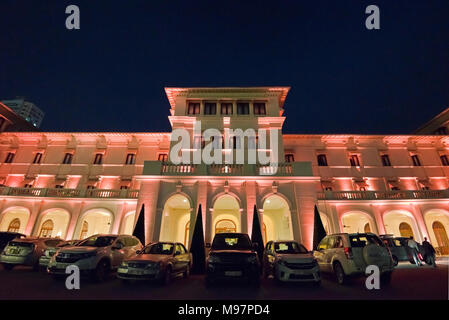 Vista orizzontale della Galle Face Hotel di notte in Colombo, Sri Lanka. Foto Stock