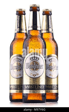 POZNAN, Polonia - Feb 14, 2018: bottiglie di Warsteiner Premium Verum, la birra più popolare di Warsteiner, più grande della Germania di proprietà privata brewery, op Foto Stock