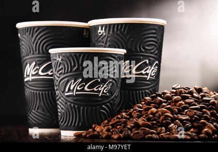 POZNAN, Polonia - Mar 7, 2018: McCafe tazza di caffè, un marchio di un caffè-stile di casa di cibi e bevande, catena di proprietà di McDonald's. Foto Stock