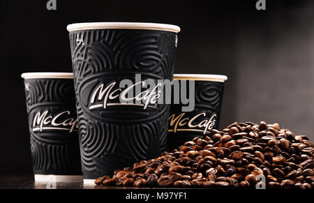 POZNAN, Polonia - Mar 7, 2018: McCafe tazza di caffè, un marchio di un caffè-stile di casa di cibi e bevande, catena di proprietà di McDonald's. Foto Stock