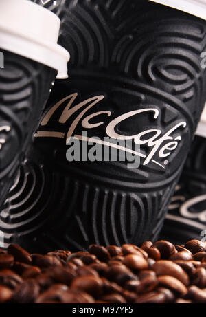 POZNAN, Polonia - Mar 7, 2018: McCafe tazza di caffè, un marchio di un caffè-stile di casa di cibi e bevande, catena di proprietà di McDonald's. Foto Stock