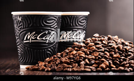 POZNAN, Polonia - Mar 7, 2018: McCafe tazza di caffè, un marchio di un caffè-stile di casa di cibi e bevande, catena di proprietà di McDonald's. Foto Stock