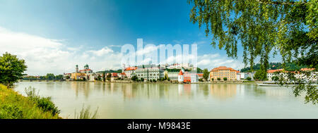 In Germania, in Baviera, Passau, la città vecchia e il fiume Inn Foto Stock