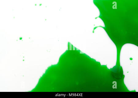 Green blured scende per creativi dello sfondo. Foto Stock