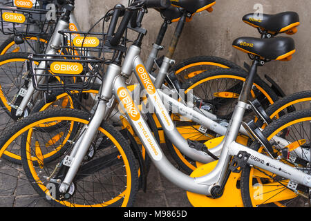 Biciclette a noleggio da Roma dockless oBike regime. Roma. Lazio. L'Italia. Foto Stock