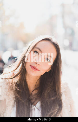 Ritratto bruna giovane donna Foto Stock
