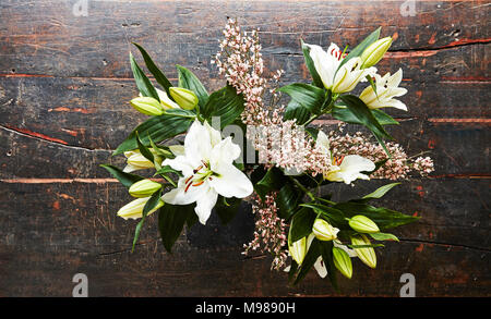 Tisch von oben mit buisinessutensilien Foto Stock