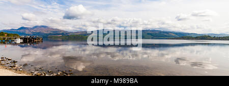 Schottland, Nationalpark Loch Lomond e il Trossachs, Loch Lomond, Luss, vedere, Anlegesteg, Steg Foto Stock