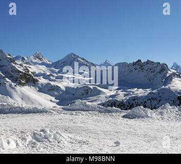 La svizzera di sci e snow-sport legato resort di St Luc e Chandolin in Vallese Svizzera Foto Stock