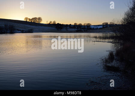 Snowy tramonto a Waldegrave Pool & North Hill Priddy Mineries, Mendip Hills, Somerset Foto Stock