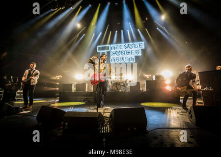 Il Courteeners sul palco durante il Teenage Cancer Trust concerto annuale di serie, alla Royal Albert Hall di Londra. Foto Stock