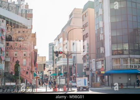 Kobe, Giappone - 22 Dicembre 2015 : Mediterrasse gli edifici colorati e street Foto Stock