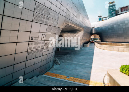 Seoul, Corea del Sud - 5 Giugno 2017 : DDP Design Dongdaemun Plaza, architettura moderna Foto Stock