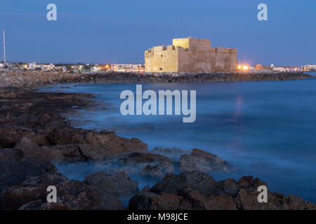 Il castello di Pafo / fort in Kato Paphos porto sulla costa mediterranea di Paphos, Cipro, Mediterraneo, Europa Foto Stock