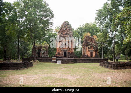 Il tempio Khmer prang ku suan taeng presso la città divieto od don wai in provincia di Buri Ram in Isan nel nordest della Thailandia. Thailandia, Buriram, Novembe Foto Stock