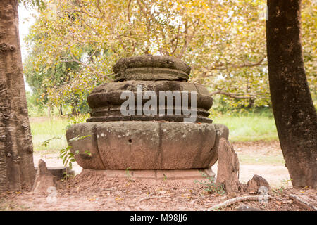 Il tempio Khmer prang ku suan taeng presso la città divieto od don wai in provincia di Buri Ram in Isan nel nordest della Thailandia. Thailandia, Buriram, Novembe Foto Stock