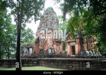 Il tempio Khmer prang ku suan taeng presso la città divieto od don wai in provincia di Buri Ram in Isan nel nordest della Thailandia. Thailandia, Buriram, Novembe Foto Stock