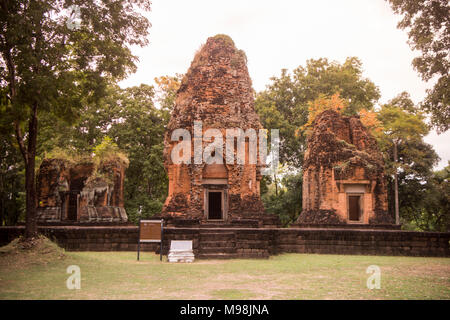 Il tempio Khmer prang ku suan taeng presso la città divieto od don wai in provincia di Buri Ram in Isan nel nordest della Thailandia. Thailandia, Buriram, Novembe Foto Stock