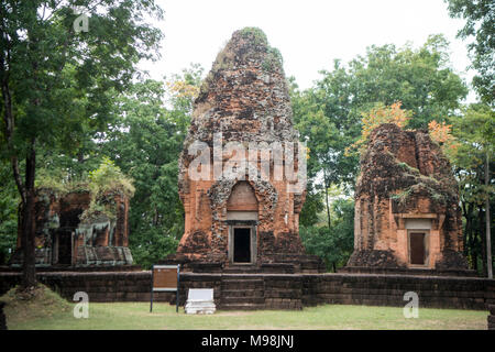 Il tempio Khmer prang ku suan taeng presso la città divieto od don wai in provincia di Buri Ram in Isan nel nordest della Thailandia. Thailandia, Buriram, Novembe Foto Stock