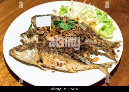 Sgombro fritto con pasta di gamberetti Foto Stock