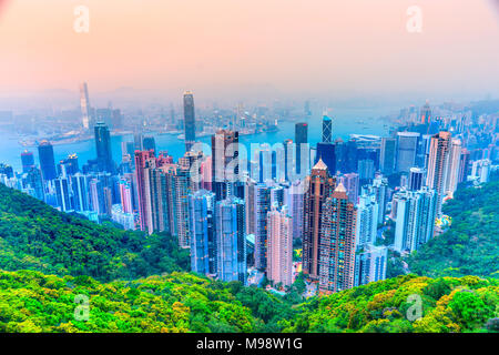 Skyline di Hong Kong. Vista dal Victoria Peak. Foto Stock