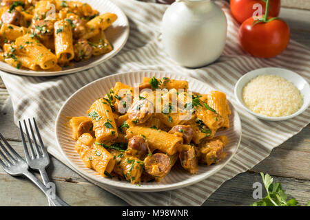 Salsiccia casalinga e finocchio Rigatoni con salsa alla panna Foto Stock
