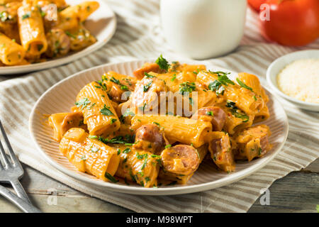 Salsiccia casalinga e finocchio Rigatoni con salsa alla panna Foto Stock